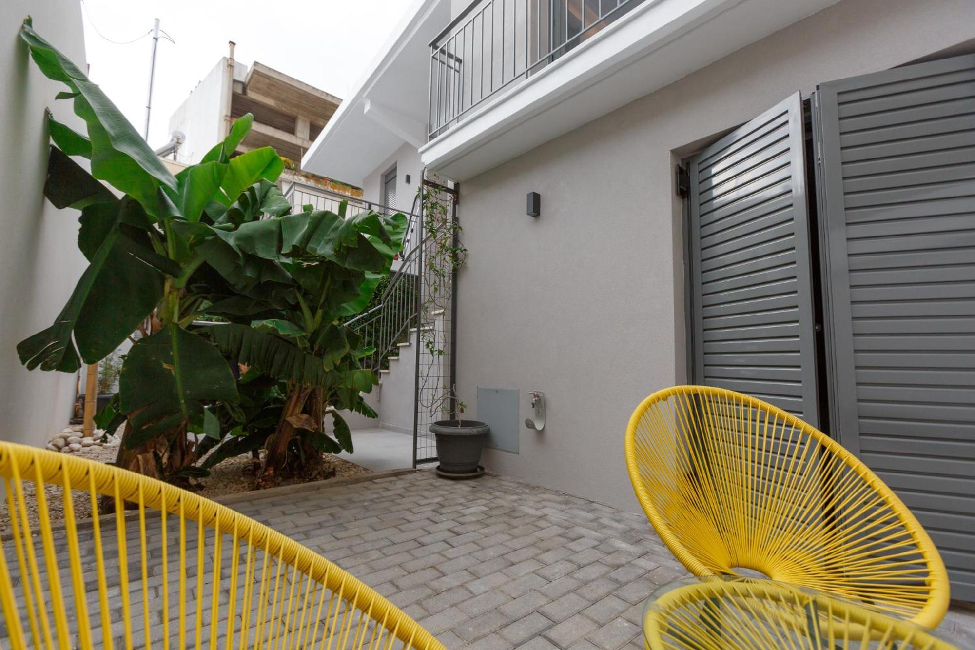 Groundfloor 2Br Apt With Smallyard Near The Heart Of Kalamáta Buitenkant foto