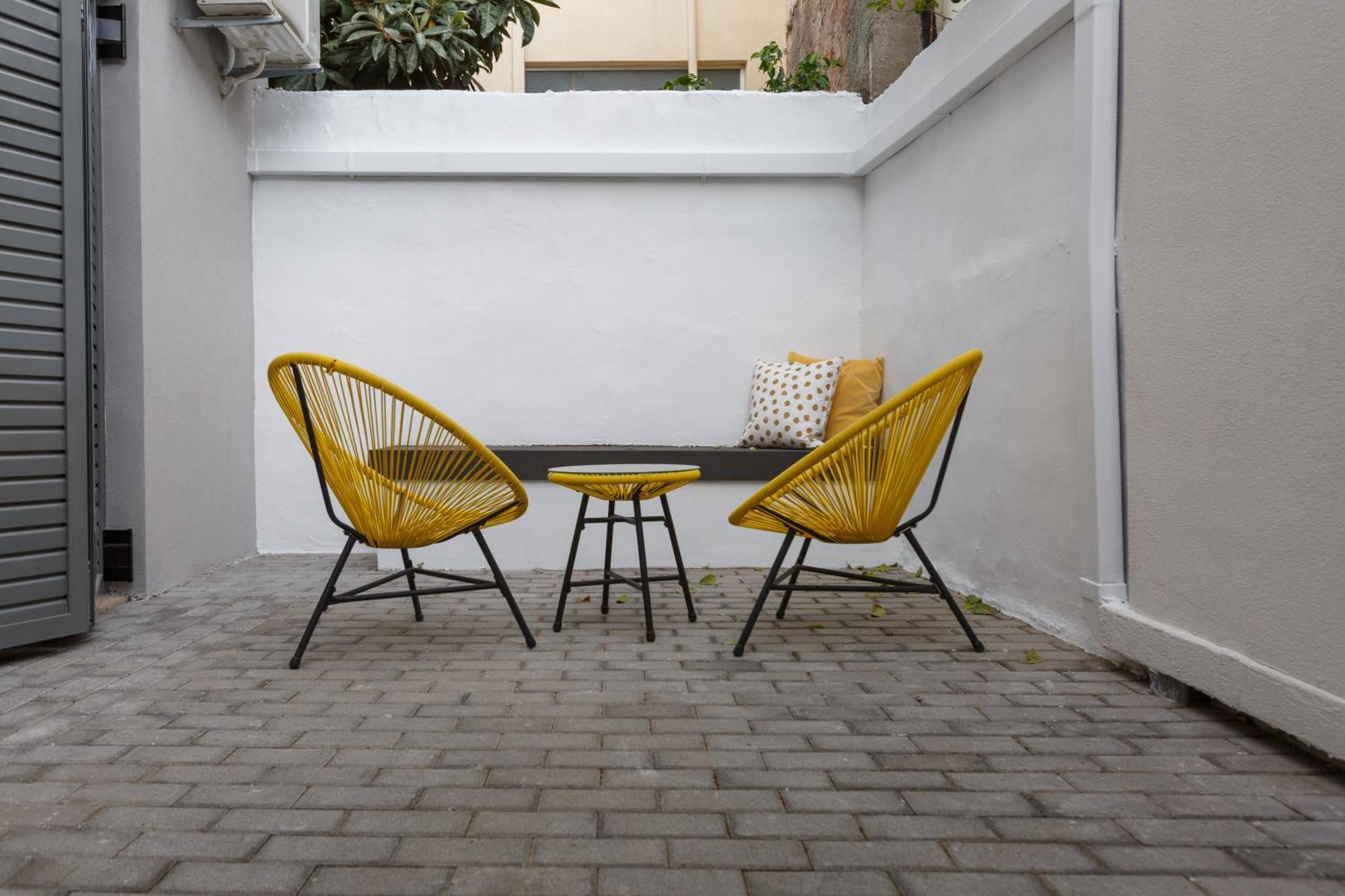 Groundfloor 2Br Apt With Smallyard Near The Heart Of Kalamáta Buitenkant foto