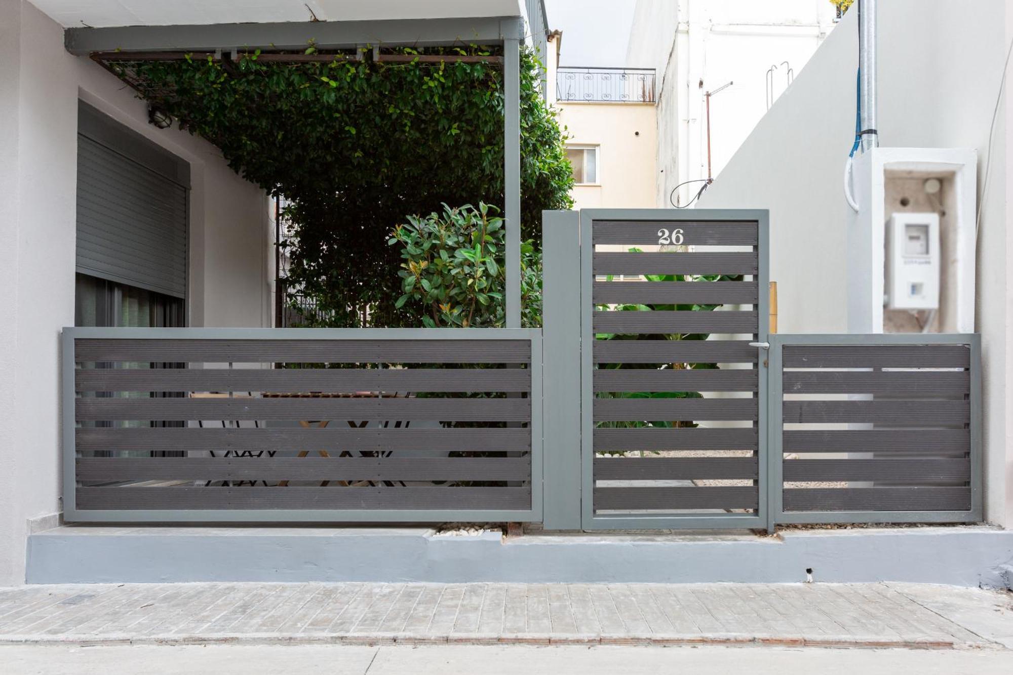 Groundfloor 2Br Apt With Smallyard Near The Heart Of Kalamáta Buitenkant foto