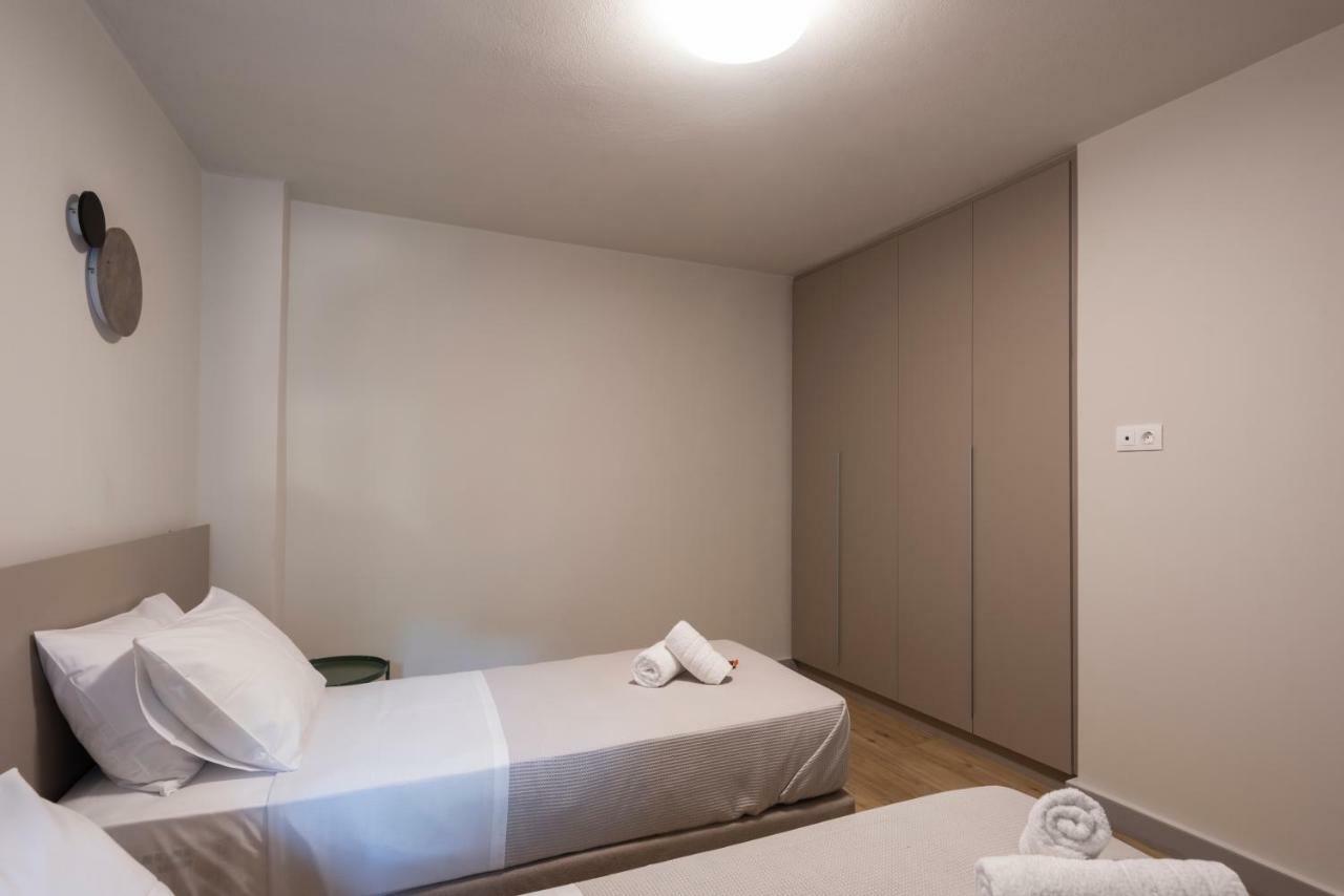 Groundfloor 2Br Apt With Smallyard Near The Heart Of Kalamáta Buitenkant foto