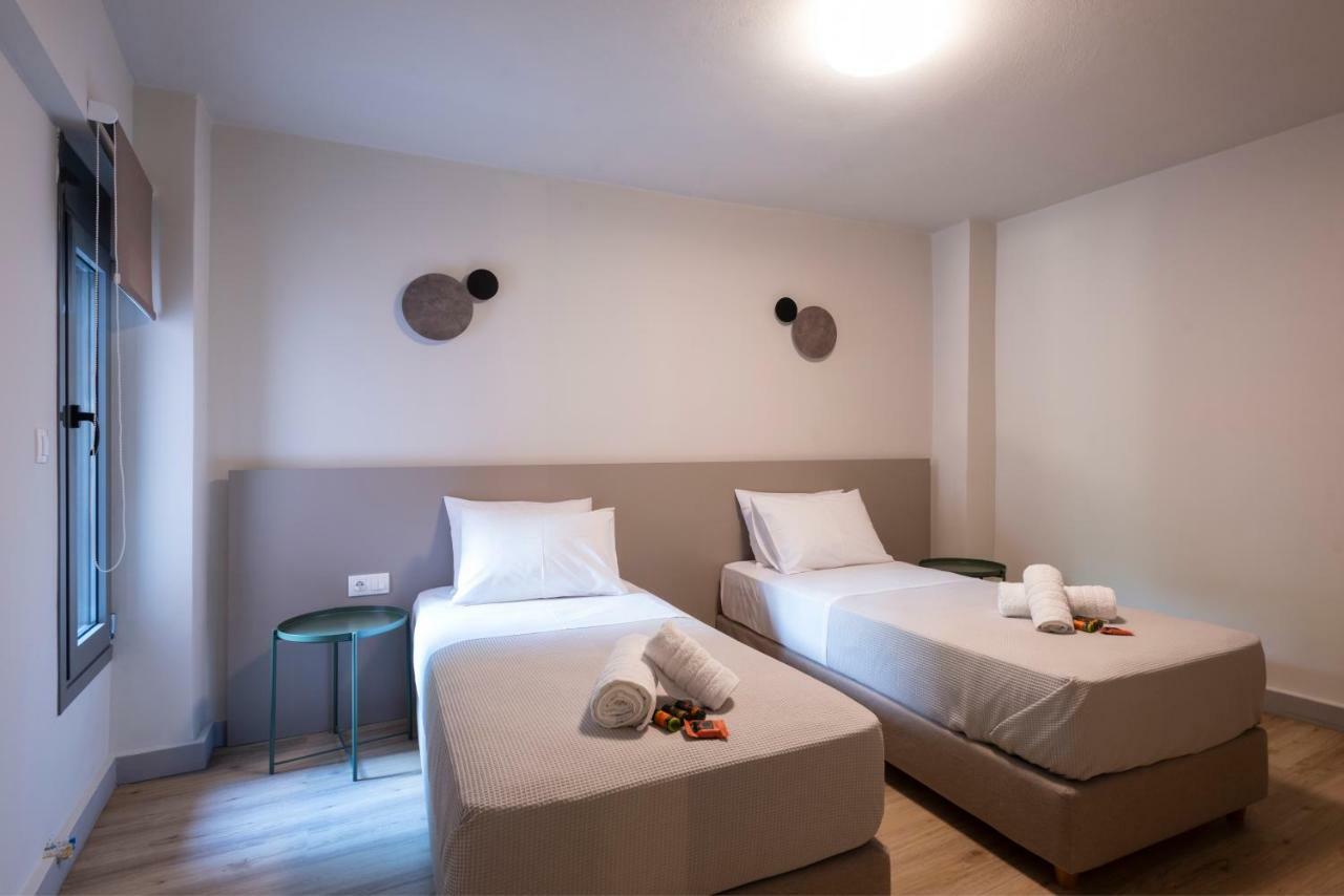 Groundfloor 2Br Apt With Smallyard Near The Heart Of Kalamáta Buitenkant foto
