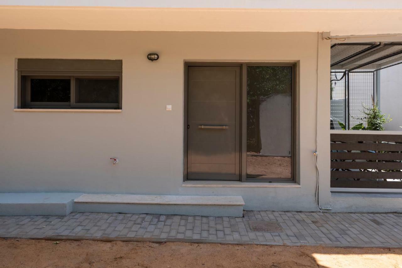 Groundfloor 2Br Apt With Smallyard Near The Heart Of Kalamáta Buitenkant foto